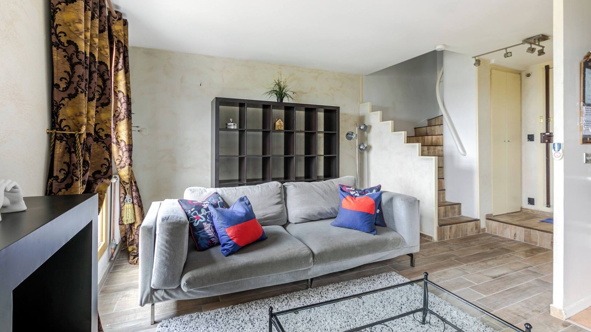 Noisy-le-Grand Apartment | Apartment overlooking the Eiffel Tower between Paris and Disneyland