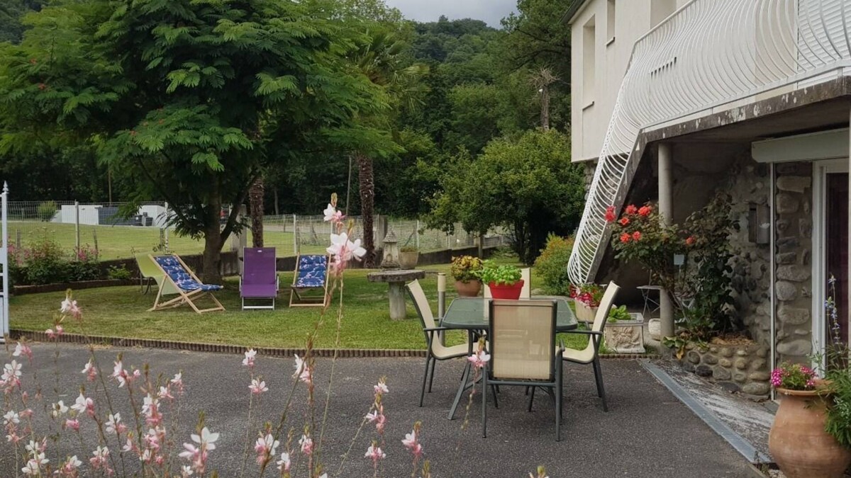 Boo-Silhen Apartment | APARTMENT OVERLOOKING PIC DU VISCOS AND CABALIROS GROUND FLOOR 4 PEOPLE