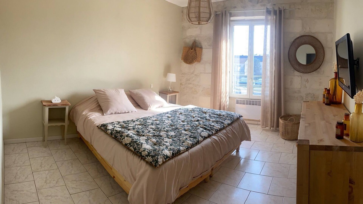 Beaucaire Apartment | Apartment overlooking the Quais de Beaucaire