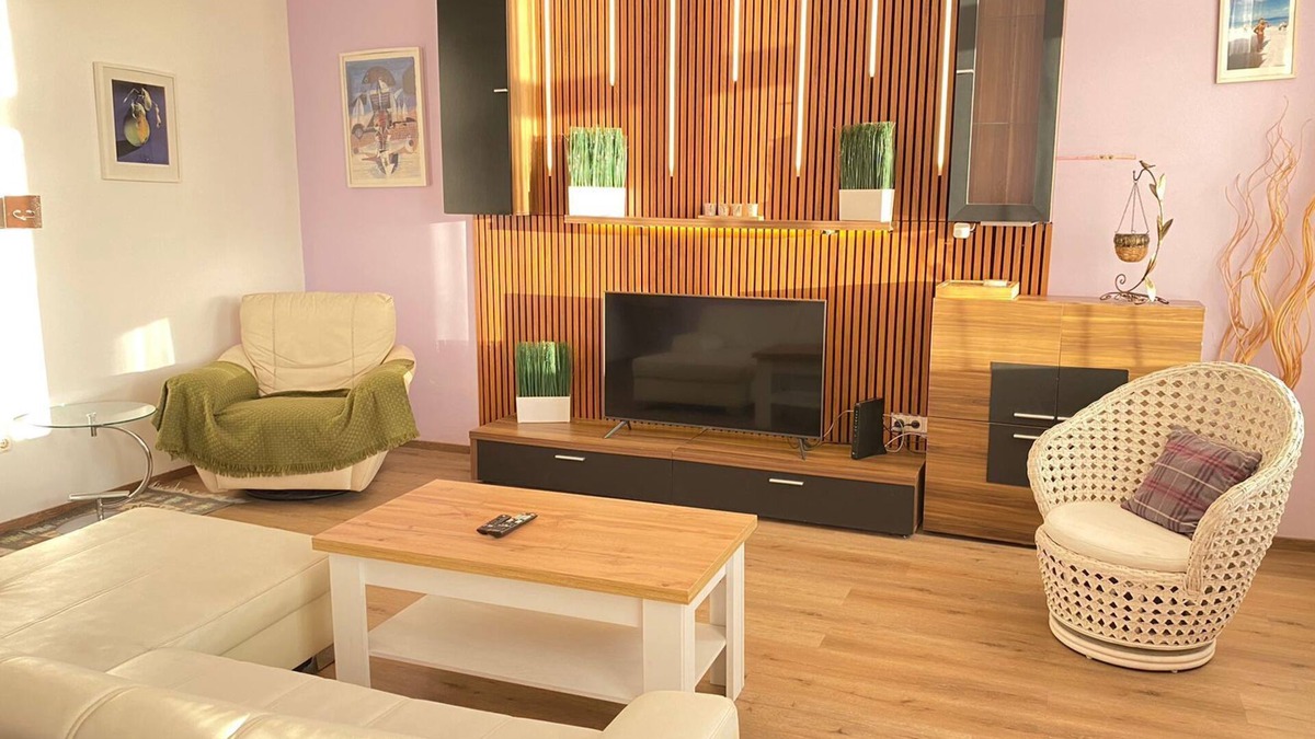 Belso-Ferencvaros Apartment | Apartment overlooking Danube and the park. Near Gellert Bath and the Central Market