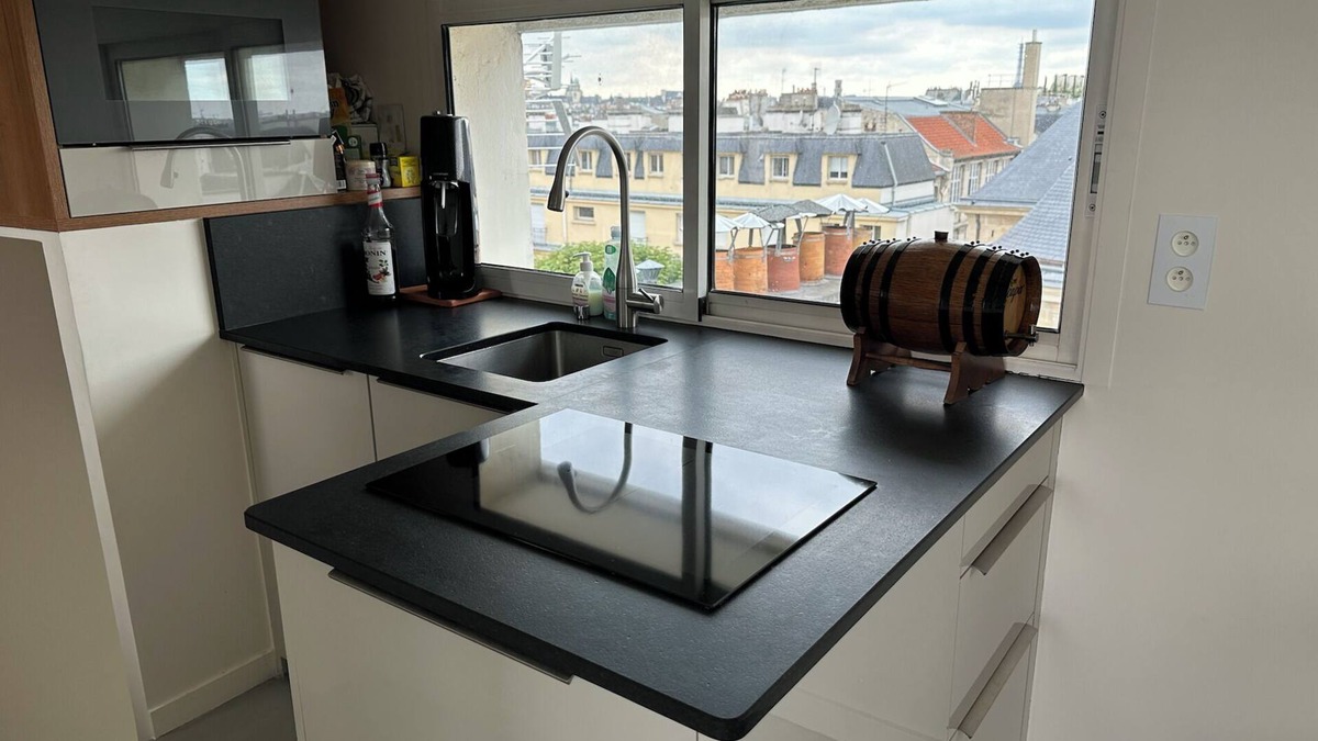 Saint-Victor Apartment | Apartment overlooking Paris