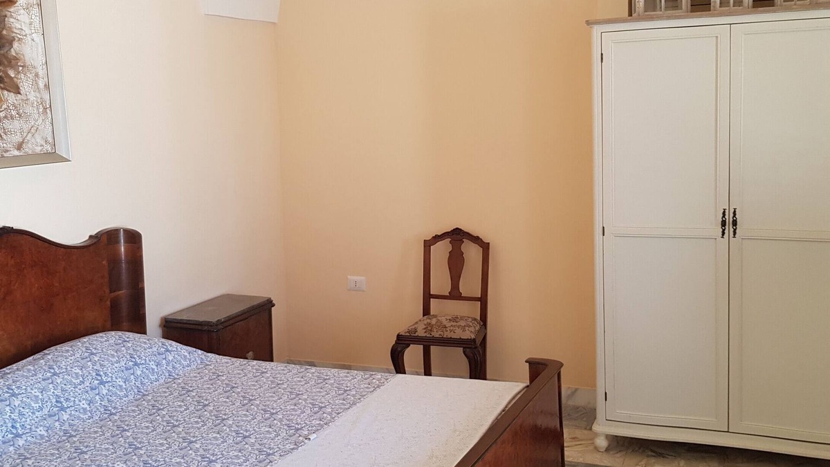 San Donato di Lecce Apartment | Apartment 'Palazzo Costantini - Gerbera' with Shared Terrace, Wi-Fi and Air Conditioning