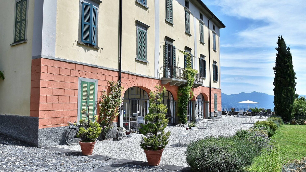 Solto Collina Apartment | Apartment PALAZZO - Large prestigious apartment, 2 rooms, 5 places