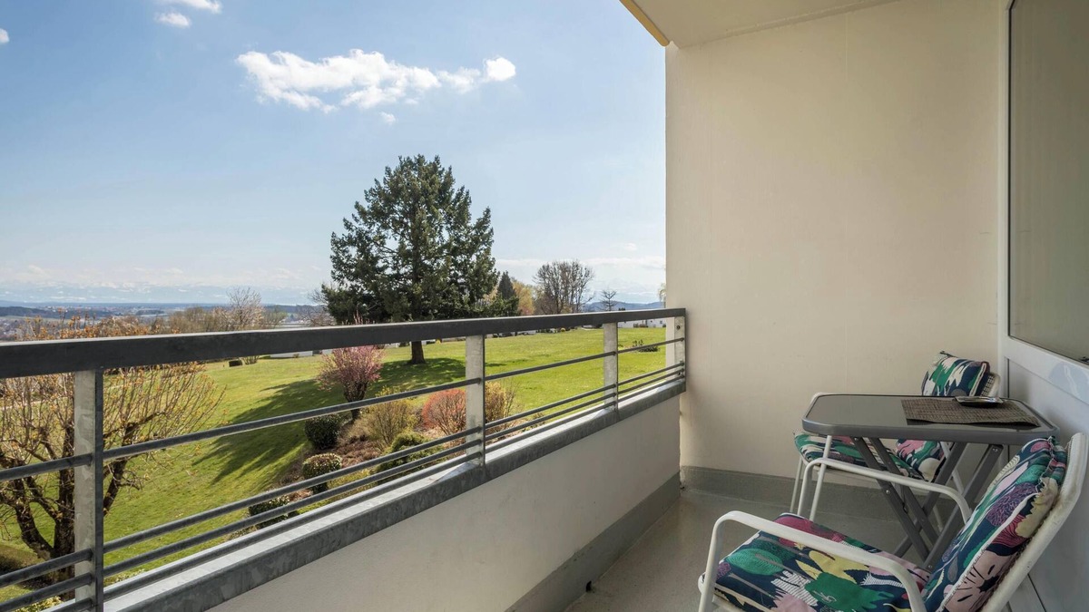Markdorf Apartment | Apartment “Panoramablick” with Lake and Mountain View, Garden & Pool