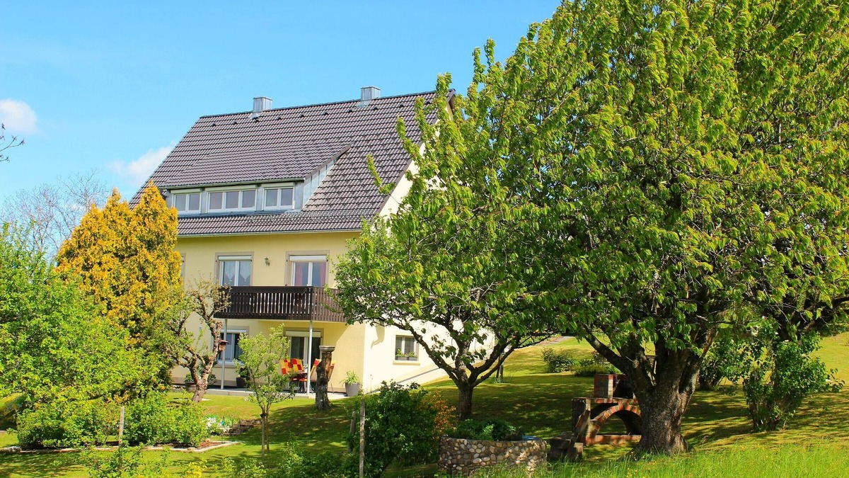 Horben Apartment | Apartment 'Panoramablick' with Private Terrace, Garden and Wi-Fi
