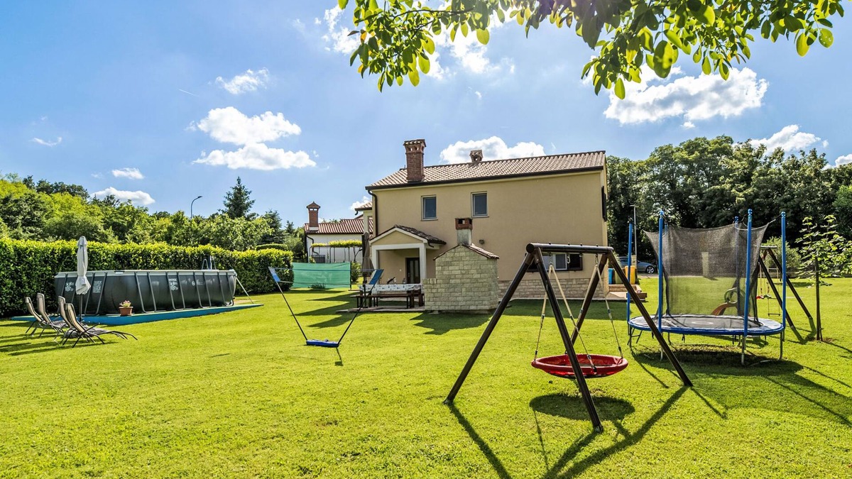 Krsan Apartment | Apartment Paola by Interhome