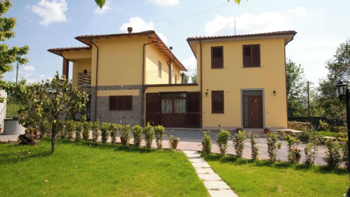 Cortona House | Apartment "Papà Giuseppe La Colombaia" with Shared Pool & Wi-Fi