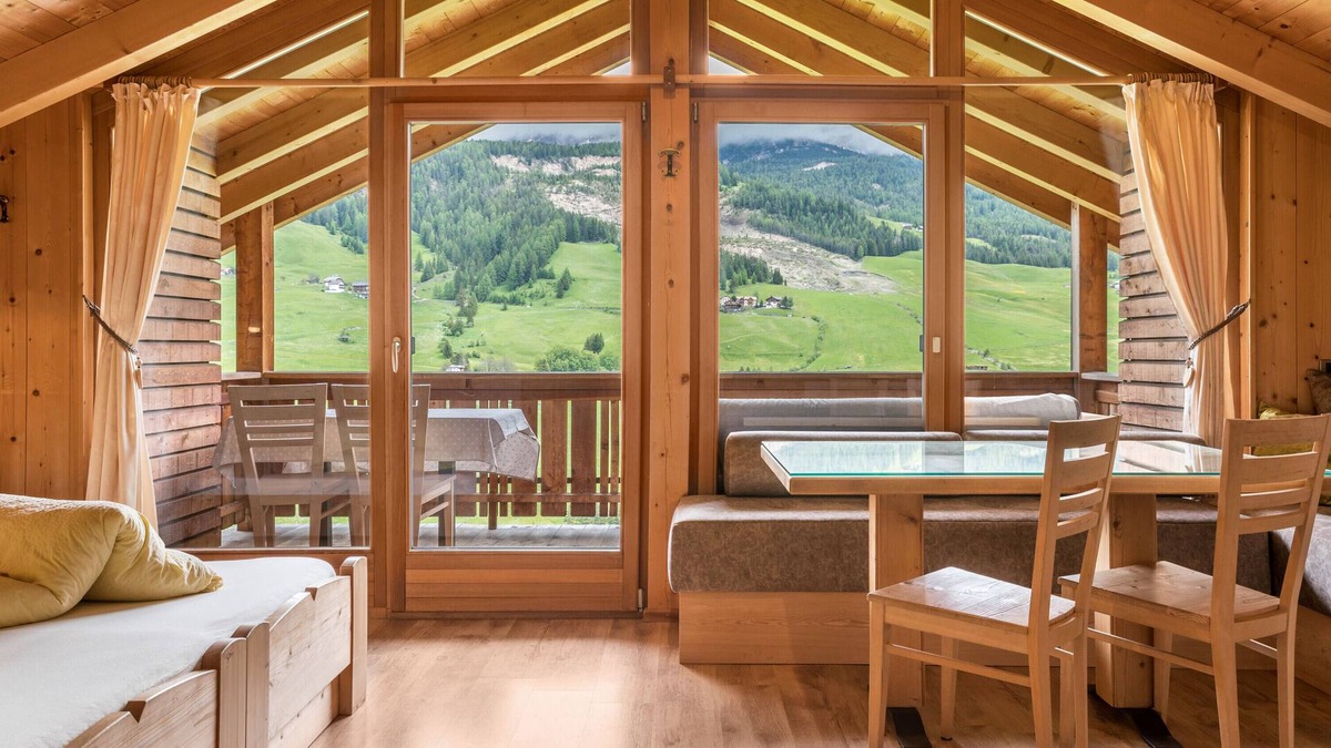 Pedraces Apartment | Apartment 'Paracia Pic Pec' with Access to Ski Slopes, Mountain View, Balcony & Wi-Fi