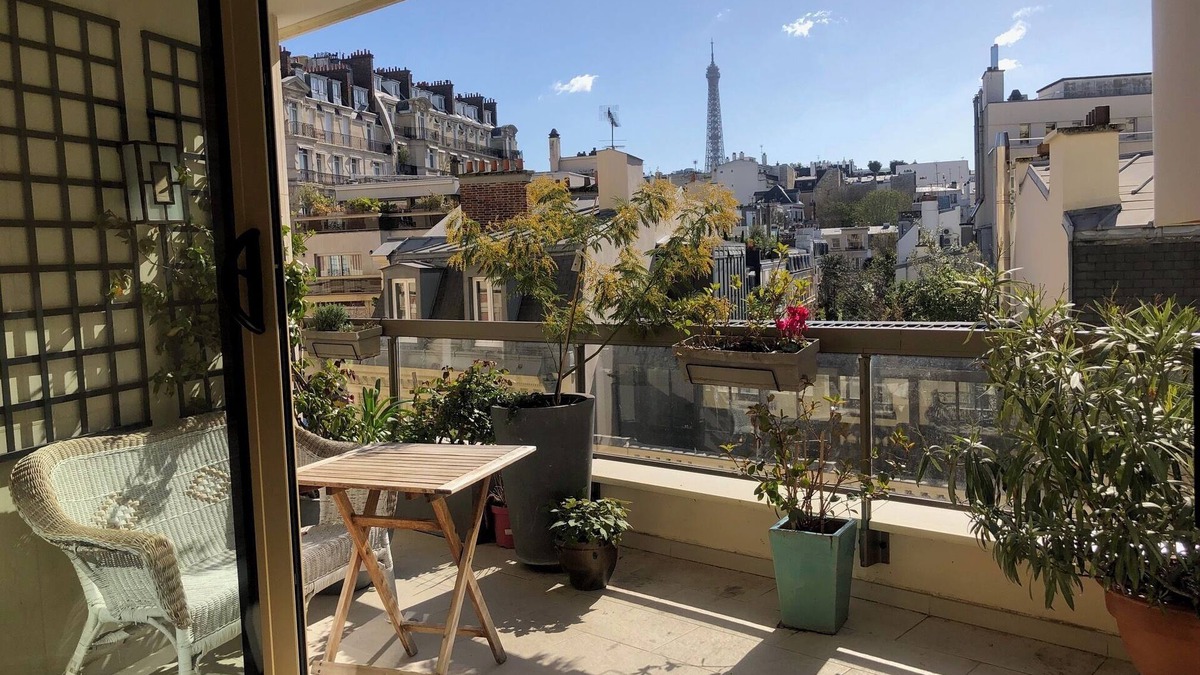 16th Arrondissement Apartment | Apartment Paris XVI, 8 minutes walk from the TROCADERO, terrace and view of the EIFFEL TOWER
