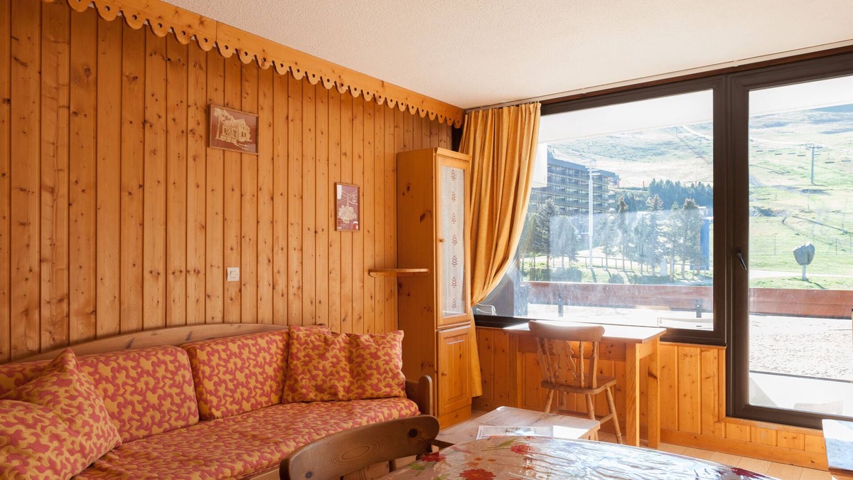 Les Menuires Apartment | Apartment PECLET R01- 4-5 people - Les 3 Vallées - resort center