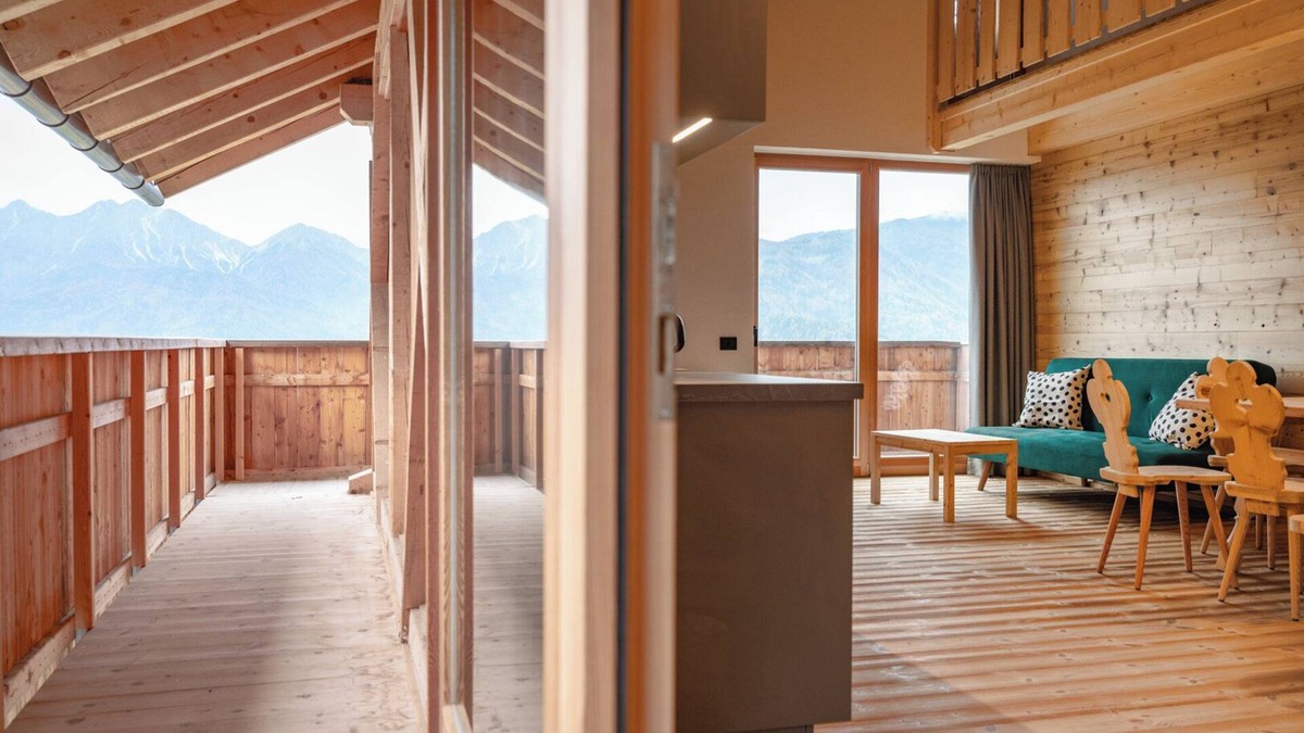 Perca Apartment | Apartment 'Peintnerhof Gasteig' with Mountain View, Shared Terrace and Wi-Fi