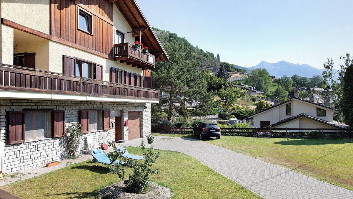Montan-Angelin-Arensod Apartment | Apartment 'Pelòt-de La Masse' with Mountain View, Private Garden and Wi-Fi