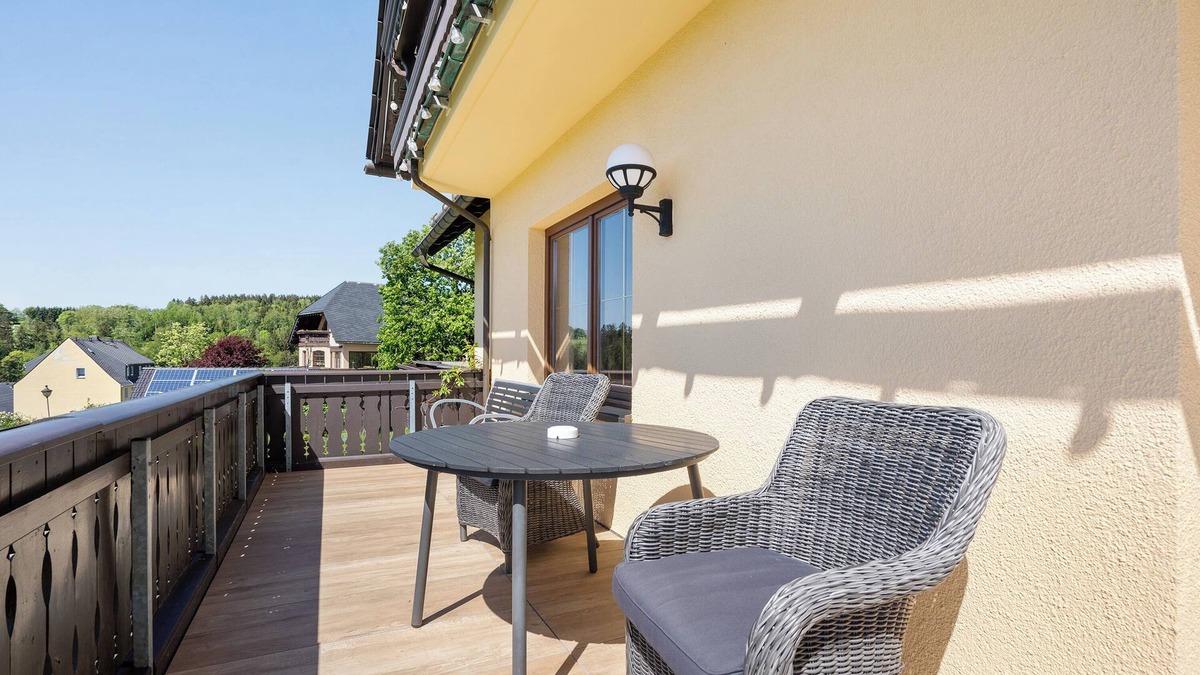 Pobershau Apartment | Apartment 'Pension Bergblick - Schwarzwasserta' with Mountain View, Balcony and Wi-Fi