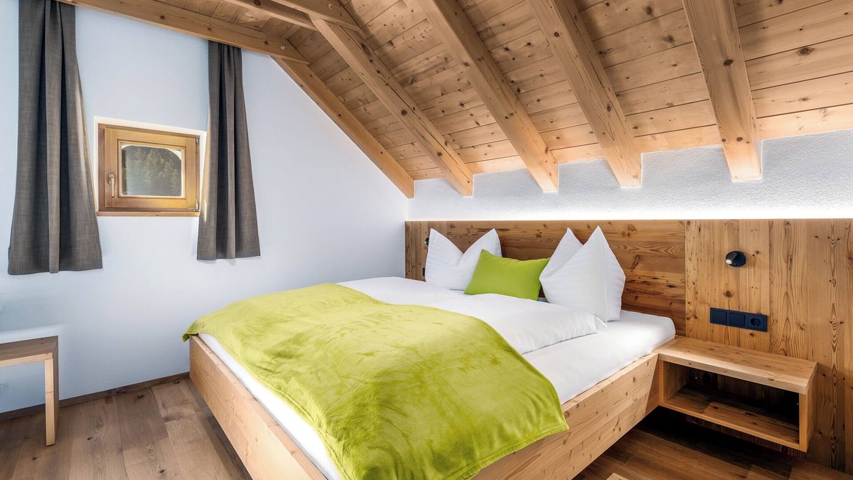 Casola Apartment | Apartment "Perfila Dolomitenblick" with Mountain View, Shared Garden & Wi-Fi