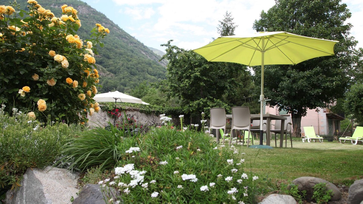Esquieze-Sere Apartment | Apartment 'Petit Vignemale' with Mountain View, Shared Garden and Wi-Fi
