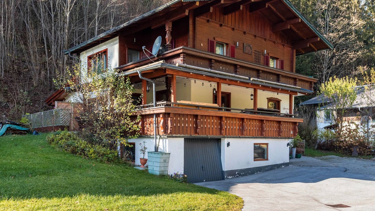 Koessen Apartment | Apartment 'Petra Top 3' with Mountain View, Shared Garden and Wi-Fi