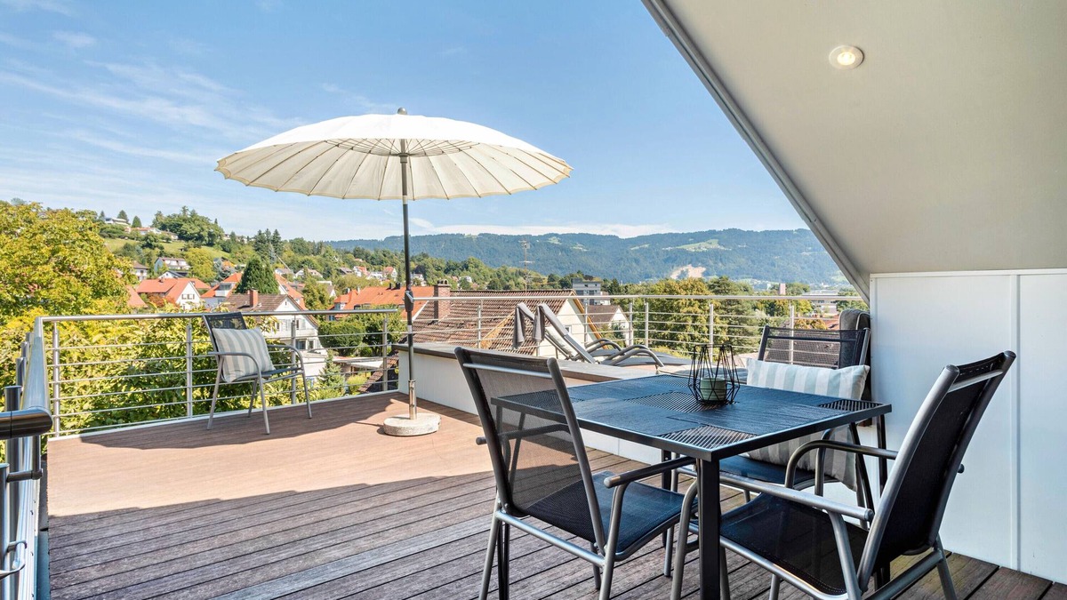 Steig Apartment | Apartment 'Pfänderblick' with Mountain View, Private Terrace and Wi-Fi