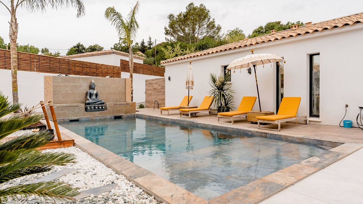 Peypin Bed & Breakfast | Apartment 'Phuket' with Mountain View, Wi-Fi and Air Conditioning