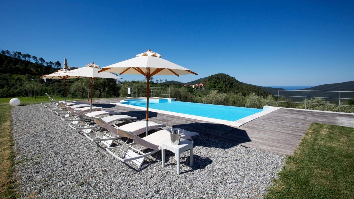Deiva Marina Apartment | Apartment 'Pignola' with Mountain View, Wi-Fi and Air Conditioning