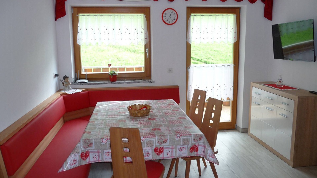 Martello Apartment | Apartment 'Pirchahof Alpenglühn' with Mountain View, Shared Terrace and Wi-Fi