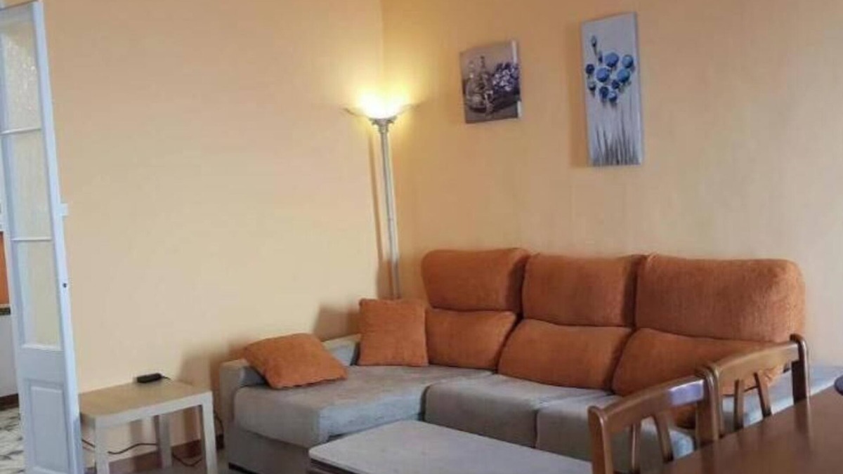Tremp Apartment | Apartment 'Pis Romàntic A Tremp' with Balcony, Wi-Fi and Air Conditioning
