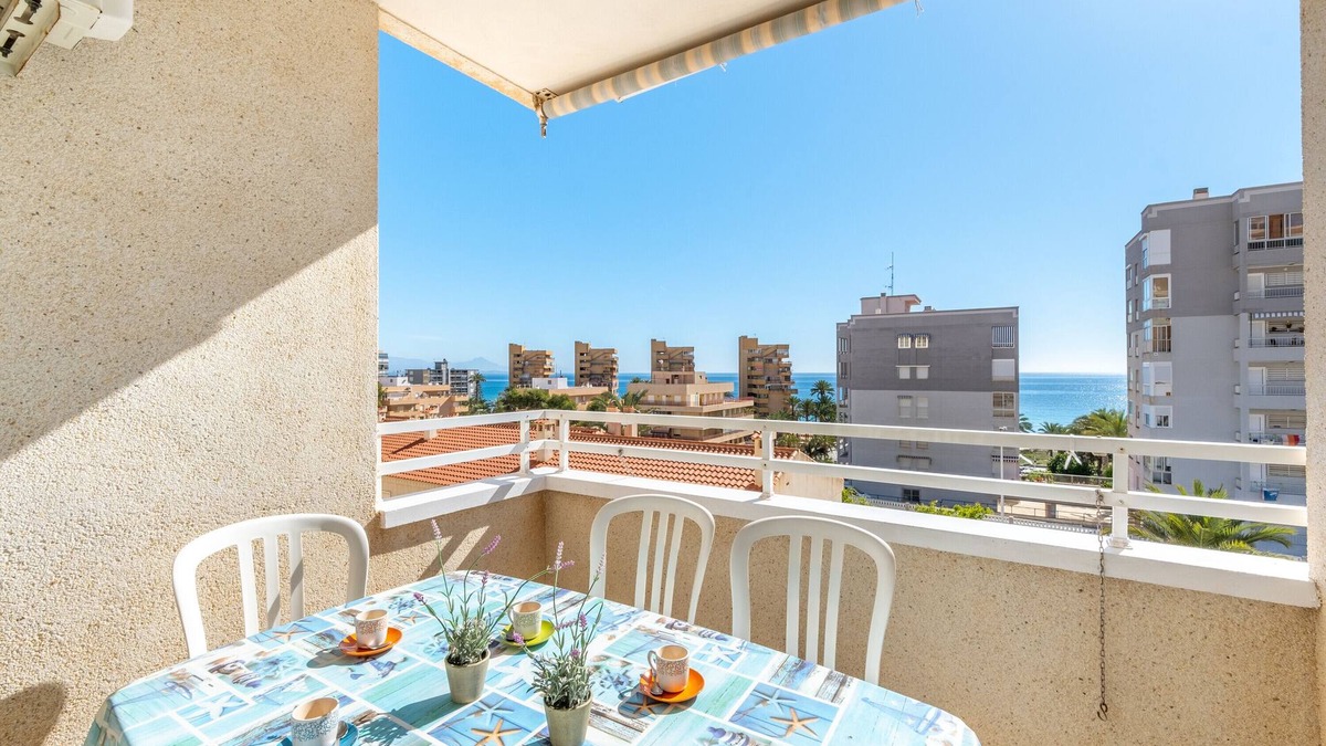 Los Arenales del Sol Apartment | Apartment 'Piso en la playa con piscinas y vistas al mar arenales'