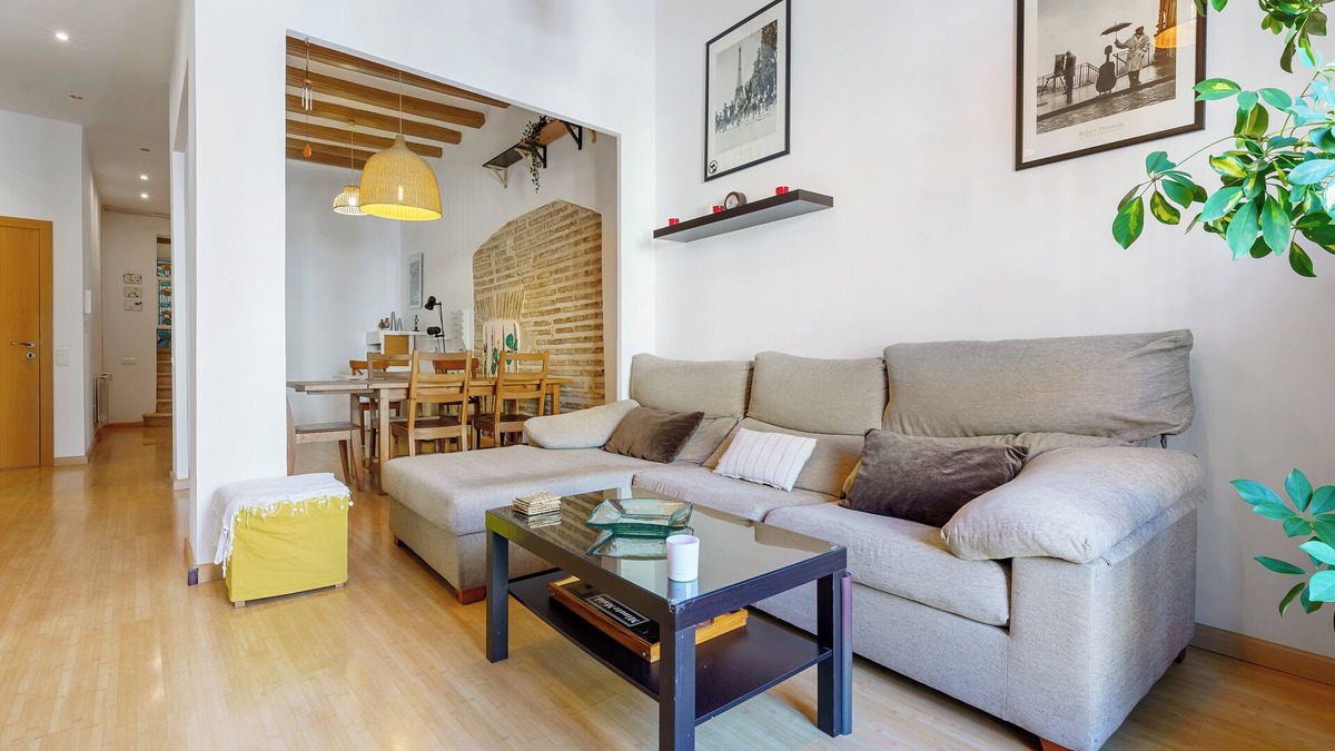 Old Town Apartment | Apartment 'Plaça La Font' with Balcony, Wi-Fi and Air Conditioning
