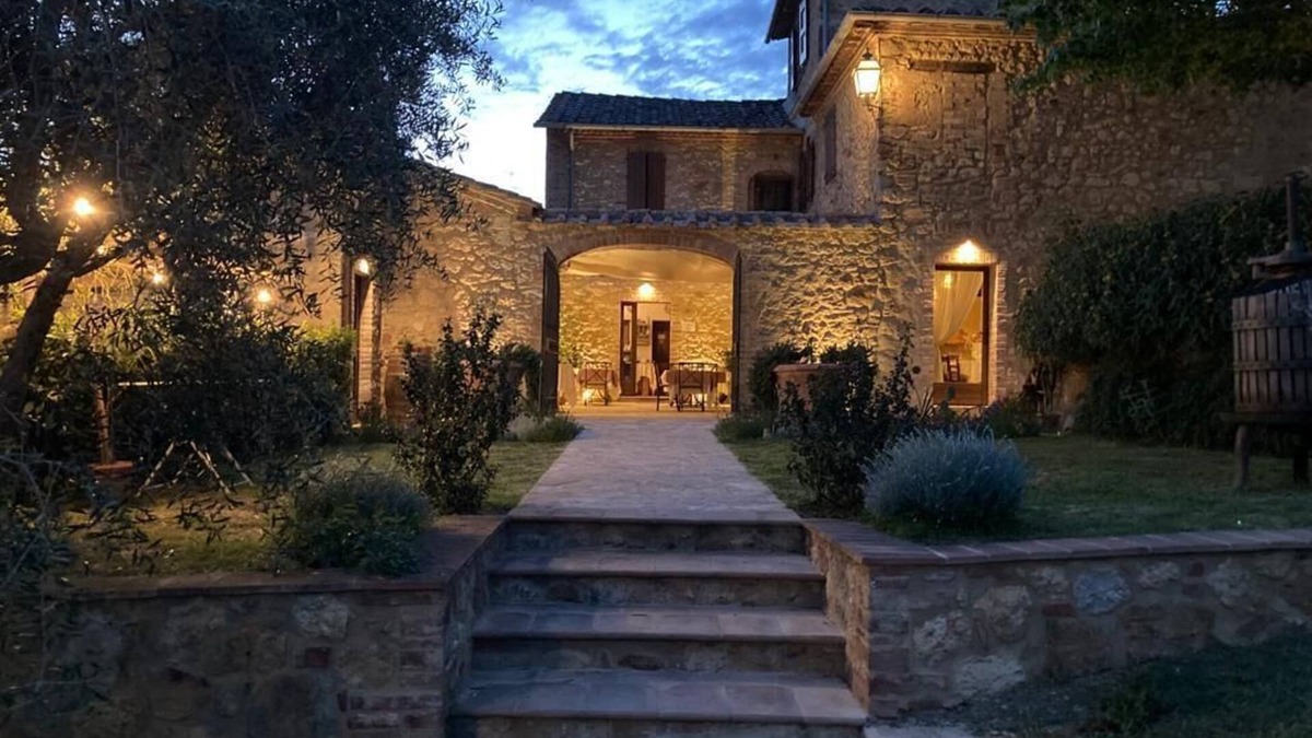 Montefollonico Apartment | Apartment 'Podere La Paolina Cottage' with Mountain View, Private Terrace and Wi-Fi