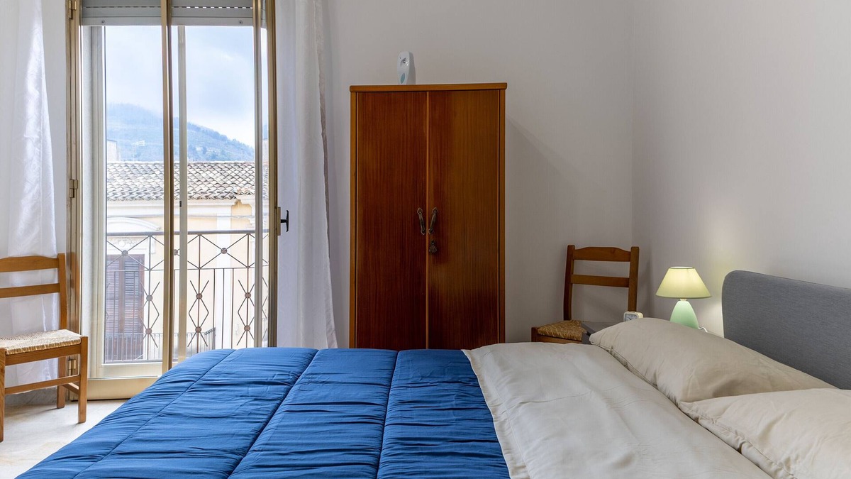 Chiaramonte Gulfi Apartment | Apartment 'Pollicita 80' with Mountain View and Balcony