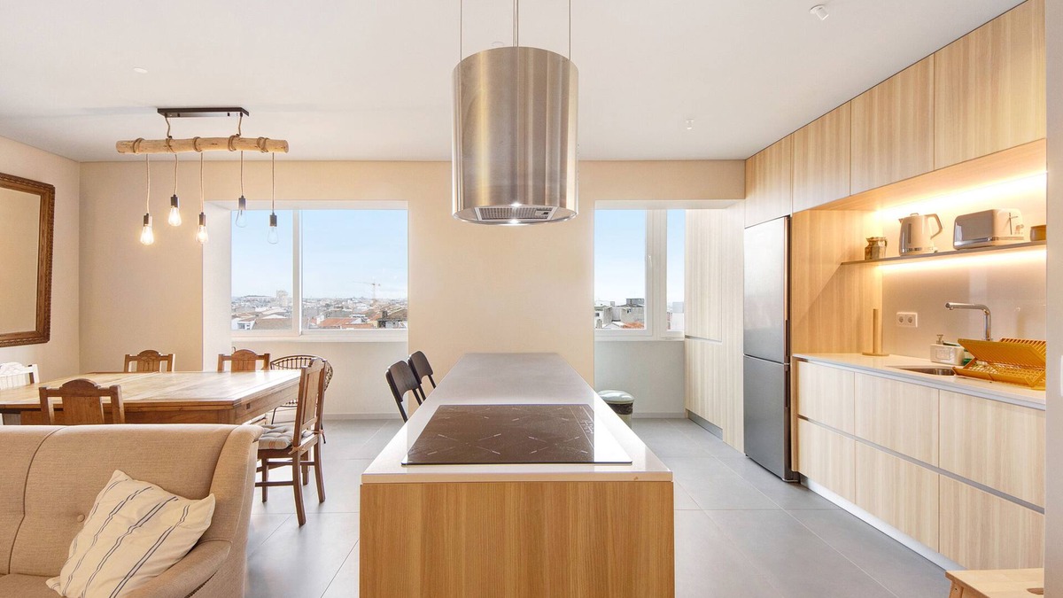 Povoa De Varzim Apartment | Apartment 'Póvoa 3 Suites' with Balcony and Wi-Fi