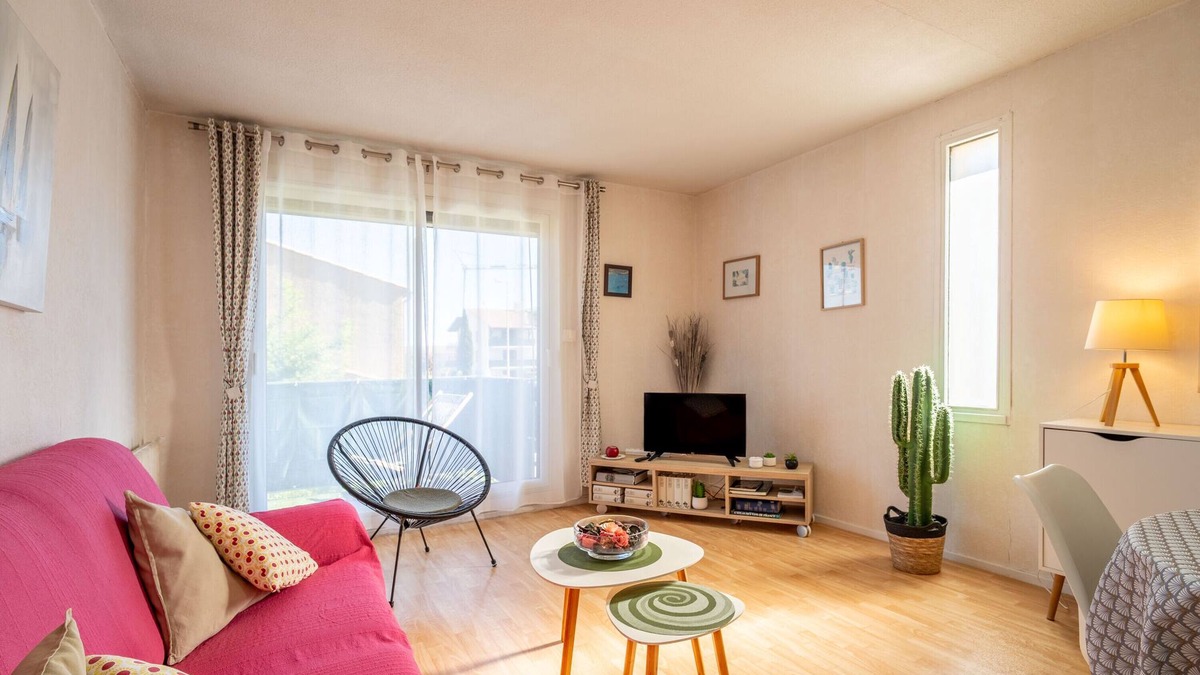 Maraussan Apartment | Apartment 'Près Grands Buffet Et Centre Ville' with Balcony and Wi-Fi