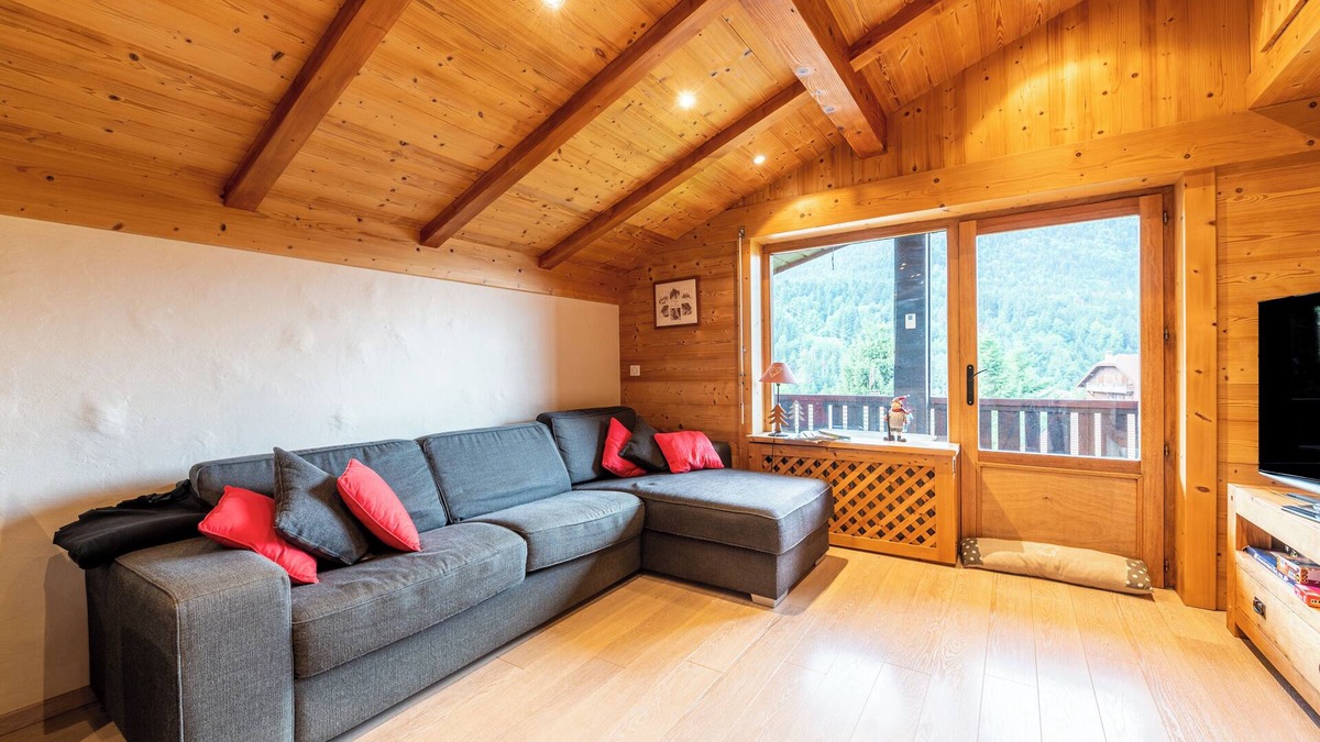 Saint-Jean-de-Sixt Apartment | Apartment 'Proche La Clusaz' with Mountain View and Balcony