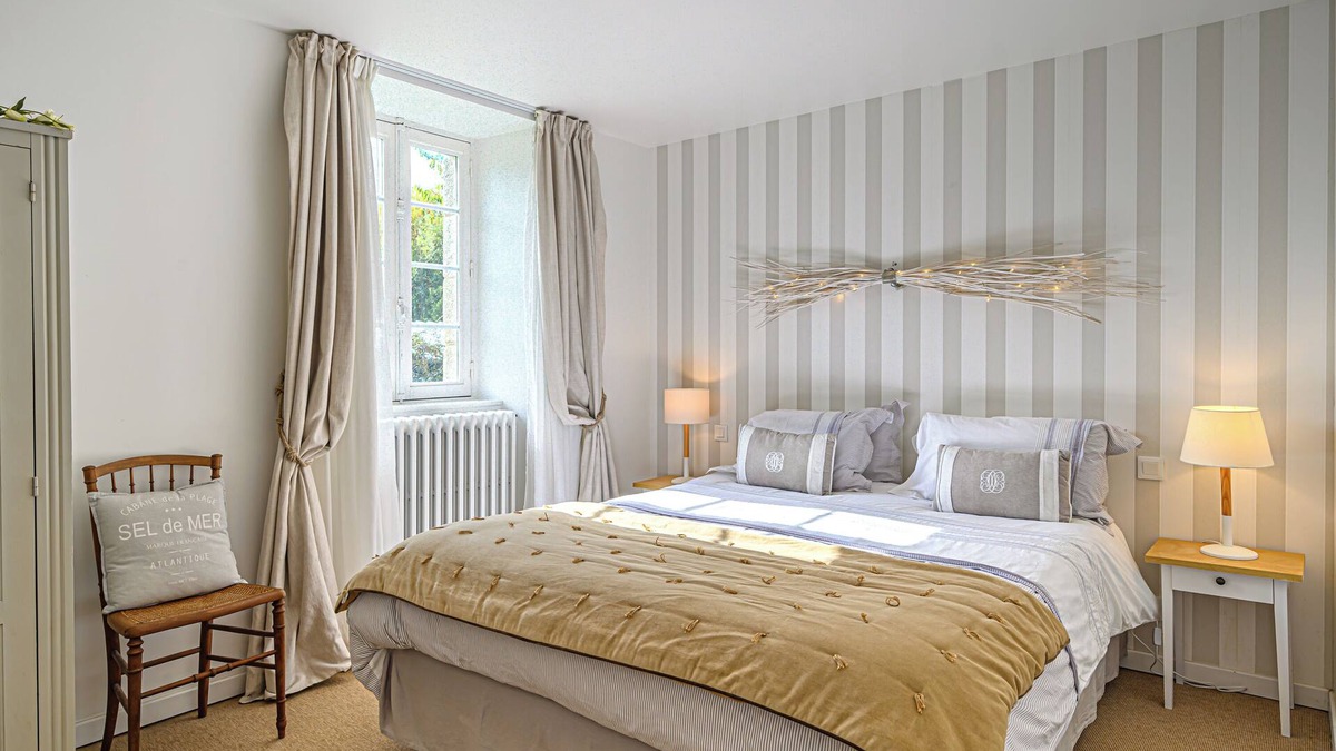 Clohars-Carnoet Apartment | Apartment 'Prat Bras - T1 - Bord De Mer' with Shared Garden and Wi-Fi