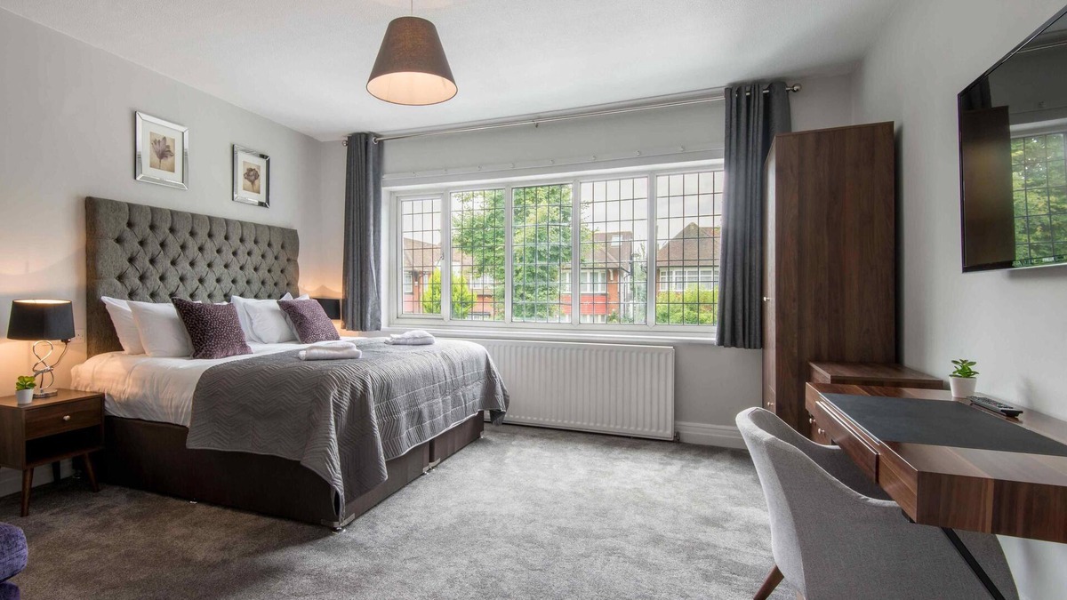 Childs Hill Apartment | Apartment-Private Bathroom-2 Bedroom