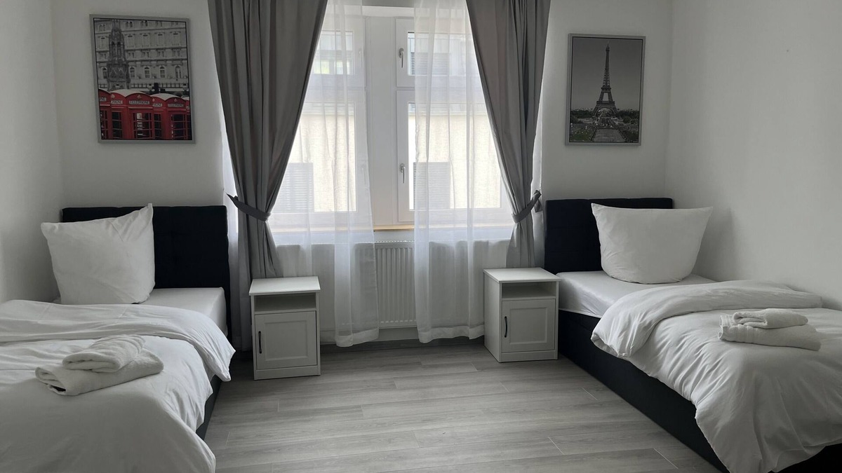 Bad Homburg v.d. Hoehe Apartment | Apartment-Private Bathroom-Business-Street View