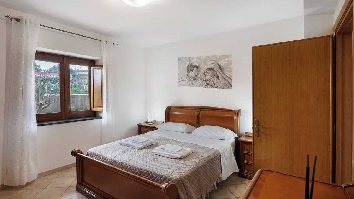 Bomerano Apartment | Apartment 'Procida Vista Cortile' with Shared Garden and Wi-Fi