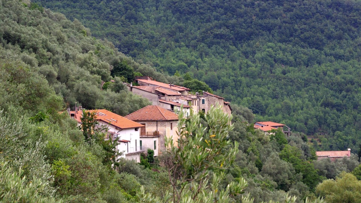 Nasino Apartment | Apartment Profumo di Lavanda Lilla with Mountain View & Wi-Fi