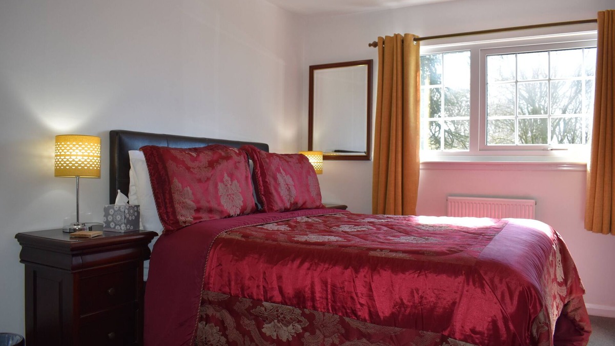 Parracombe Apartment | Apartment-Prvt Bathroom-Garden View-Heddon Suite