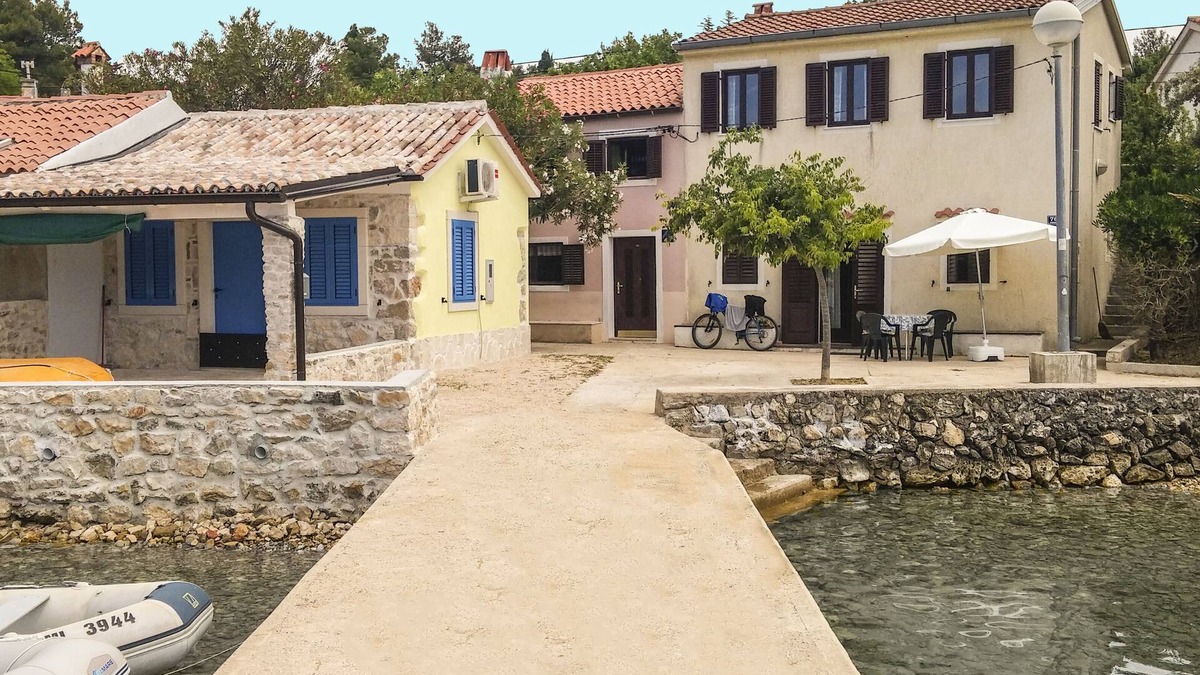 Punta Kriza Apartment | Apartment Punta Orange, only 5m from the sea, the island of Cres