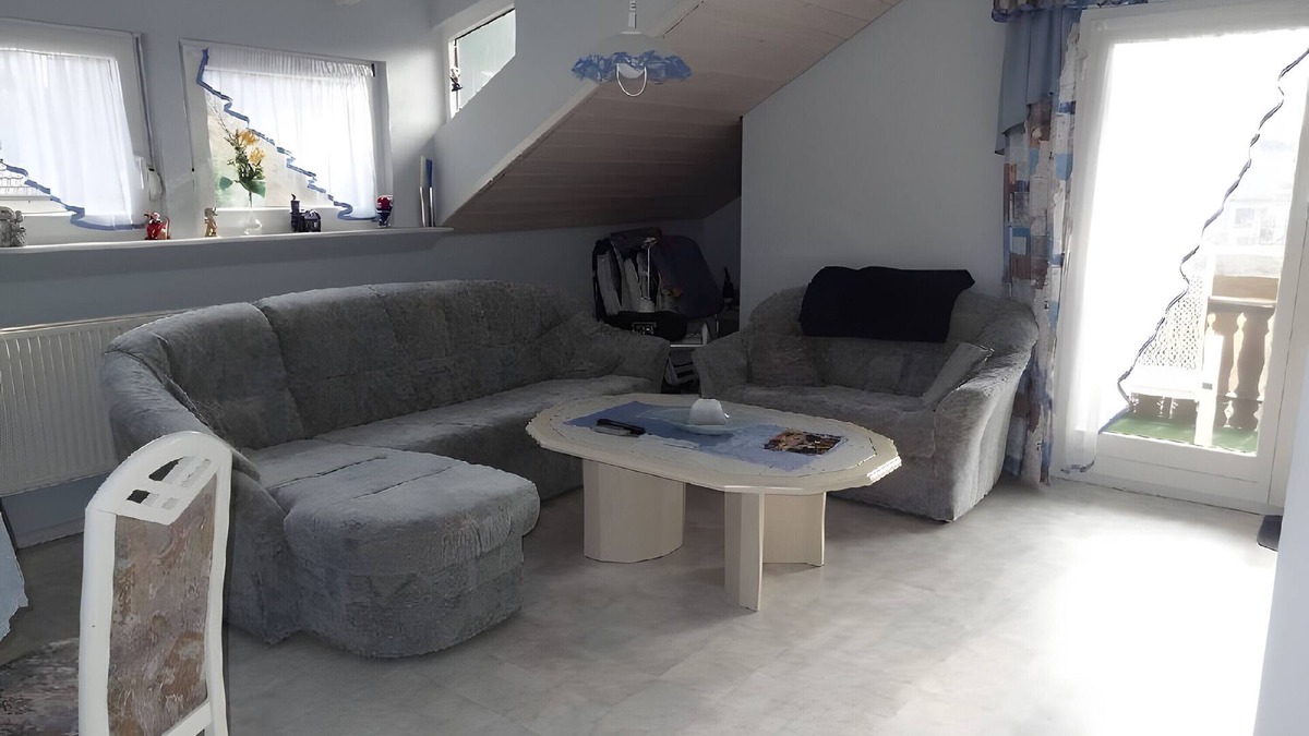 Hofstetten Apartment | Apartment 'Puppenstube' with Balcony and Wi-Fi