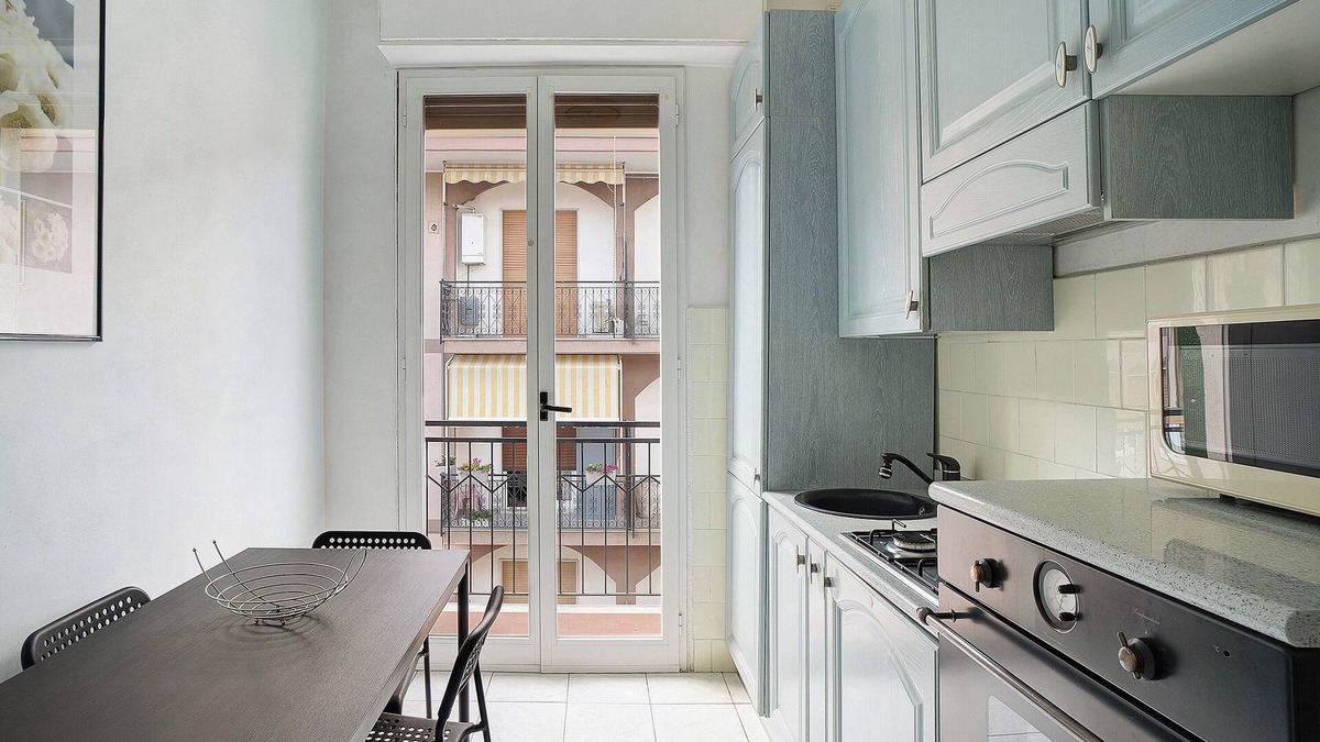Laigueglia Apartment | Apartment 'Quadrilocale Tulipano' with Sea View and Balcony