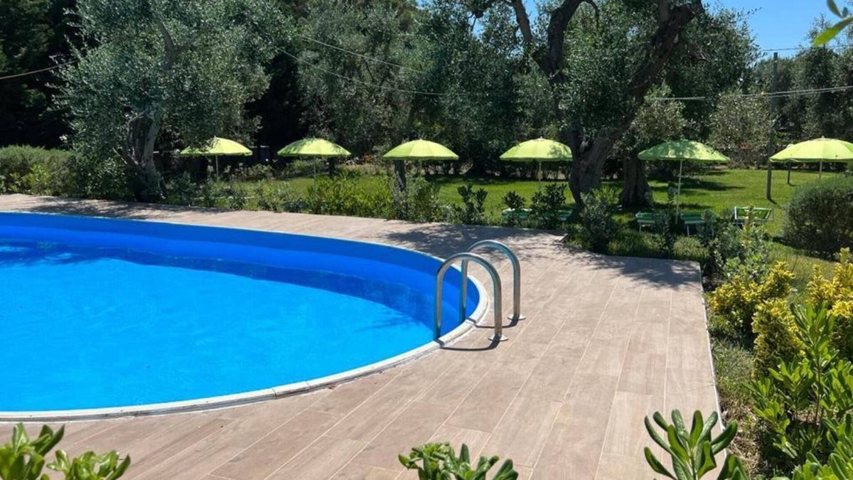 Montincello Apartment | Apartment 'Quadrupla - Villa Terra Nostra' with Shared Pool, Wi-Fi and Air Conditioning