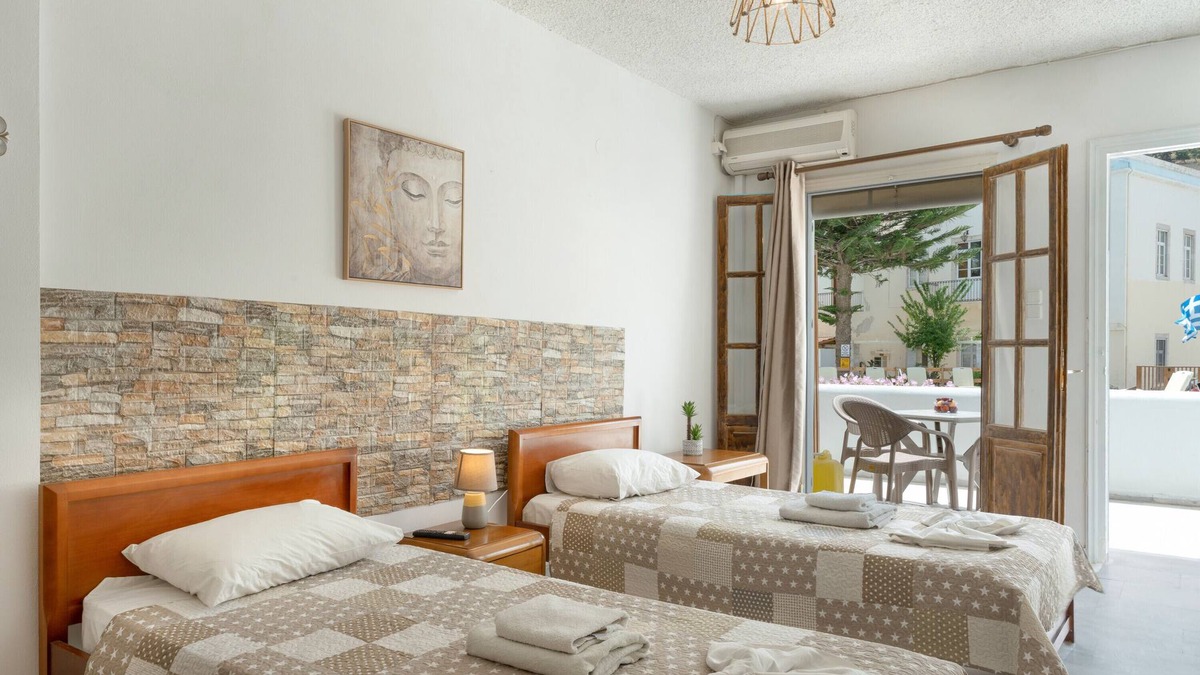 Kalymnos Town Apartment | Apartment 'Quadruple Room No 2' with Mountain View, Wi-Fi and Air Conditioning