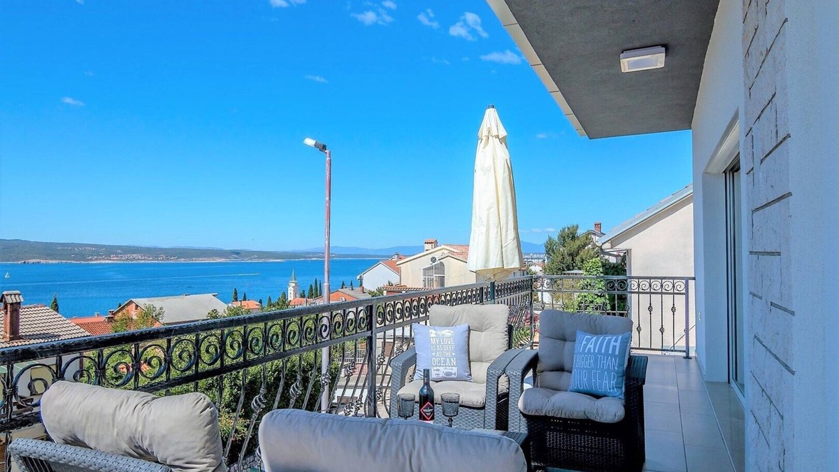 Selce Apartment | Apartment Queens III with Sea View in Selce