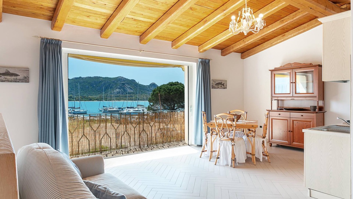 Arzachena Apartment | Apartment 'R House' with Sea View & Wi-Fi