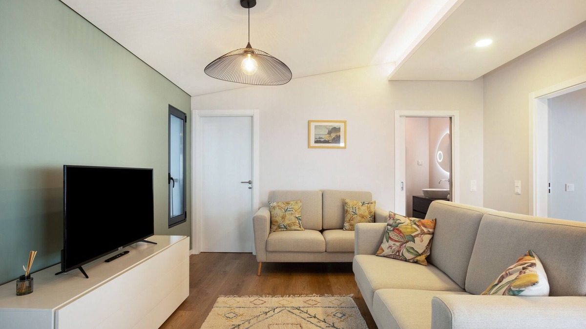 Prazeres Apartment | Apartment 'Referta Apartamento T1' with Sea View, Private Terrace and Wi-Fi