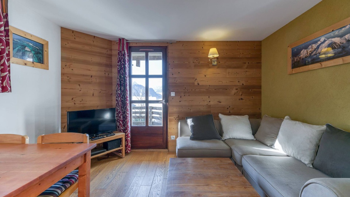 Villard-Reculas Apartment | Apartment 'Regain 3' with Mountain View, Private Terrace and Balcony