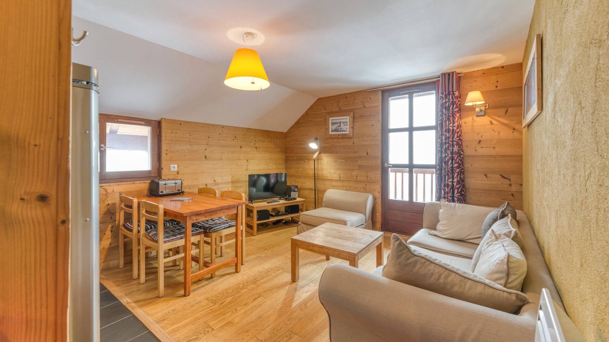 Villard-Reculas Apartment | Apartment 'Regain 7' with Mountain View and Balcony