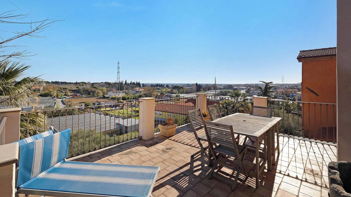 Campochiesa Apartment | Apartment "Residenza Stoechas" with Sea View, Wi-Fi, Garden & Terrace