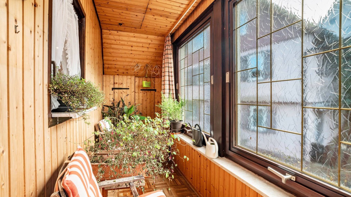 Altensteig Apartment | Apartment 'Retro Mit Schlossblick' with Mountain View, Shared Terrace and Wi-Fi
